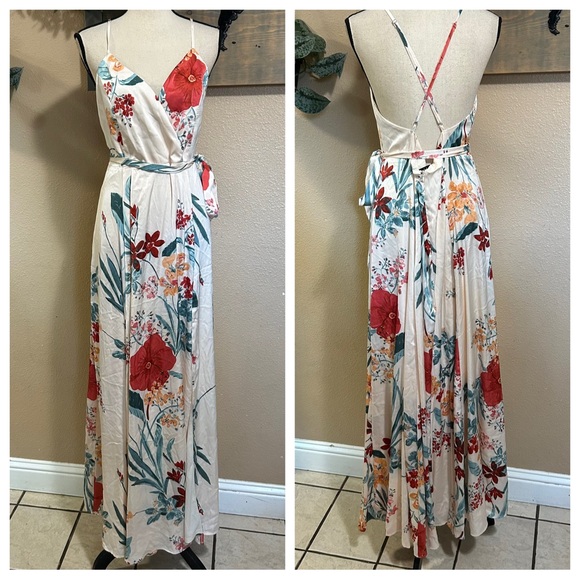 Lulus Dresses & Skirts - NWOT Lulus Still The One Cream Floral Satin Maxi Dress